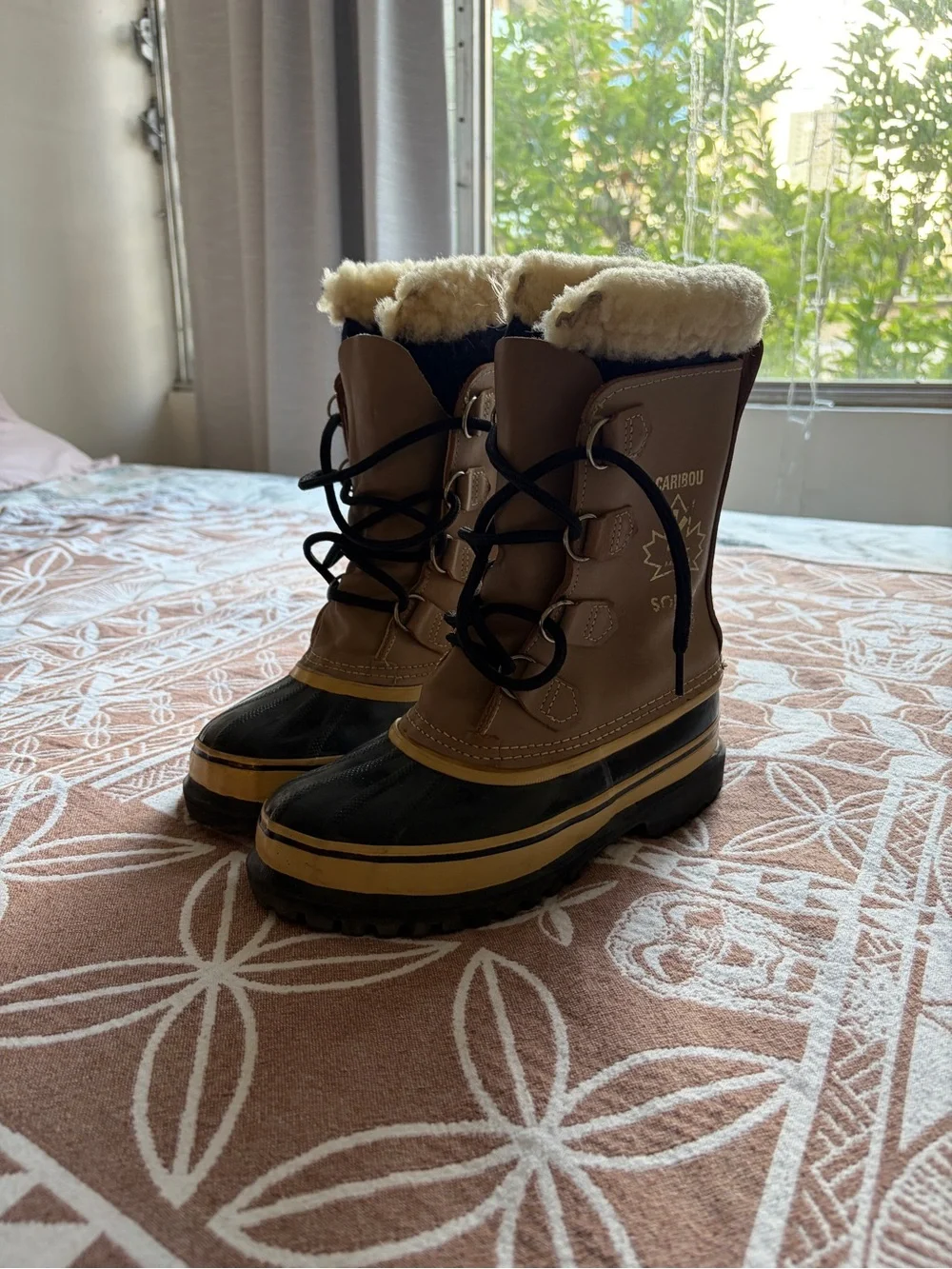 VINTAGE Made In Canada - Caribou Kaufman Women's Tan Lace-Up Winter Boots